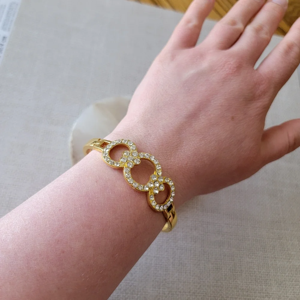 Rhinestone Bracelet in Gold Tone